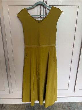 Athleta Ryder Classic V-Neck A-Line Dress in Olive Green (M)
